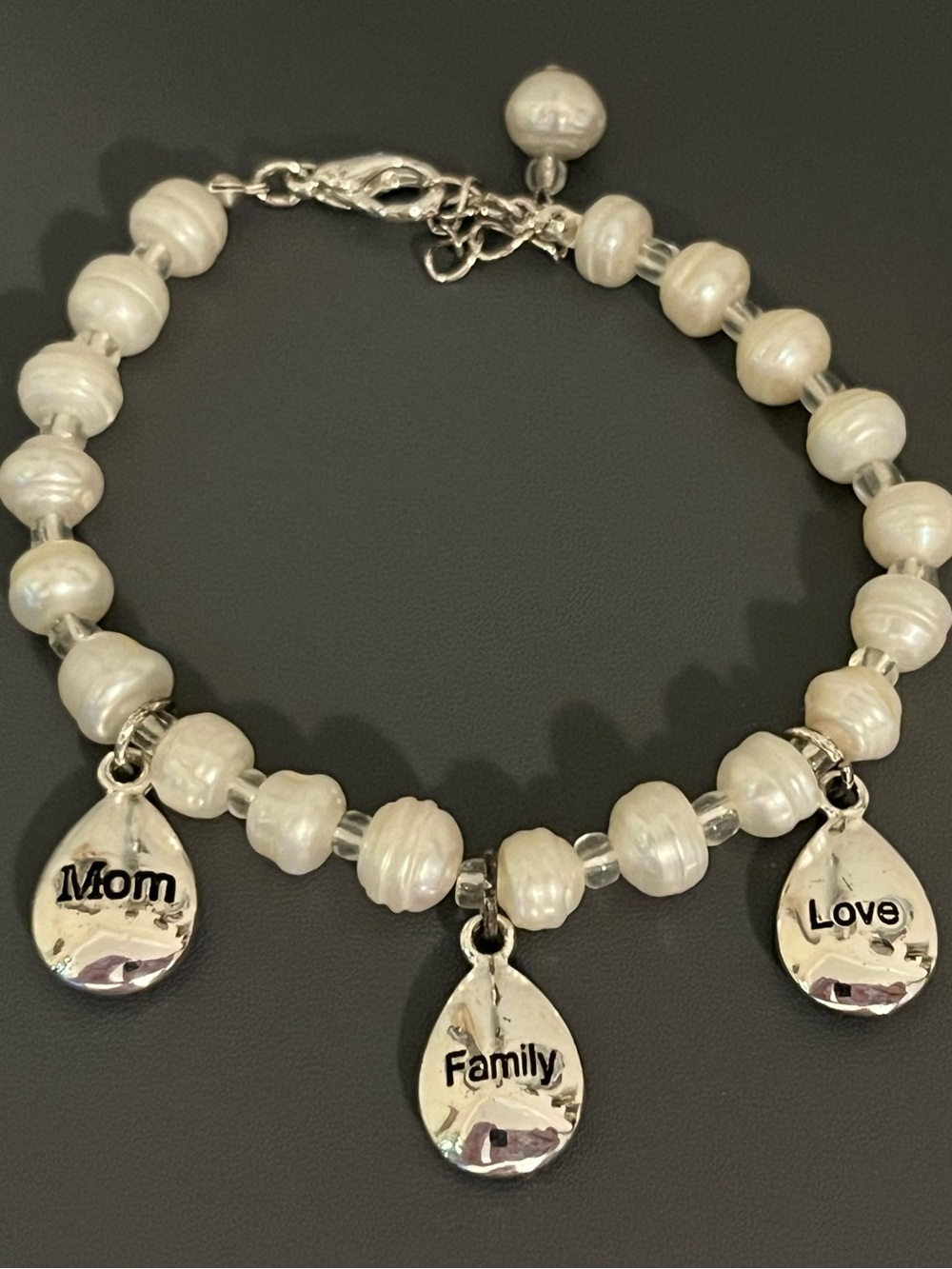 Family Love Mom Pearl Charm Bracelet - White